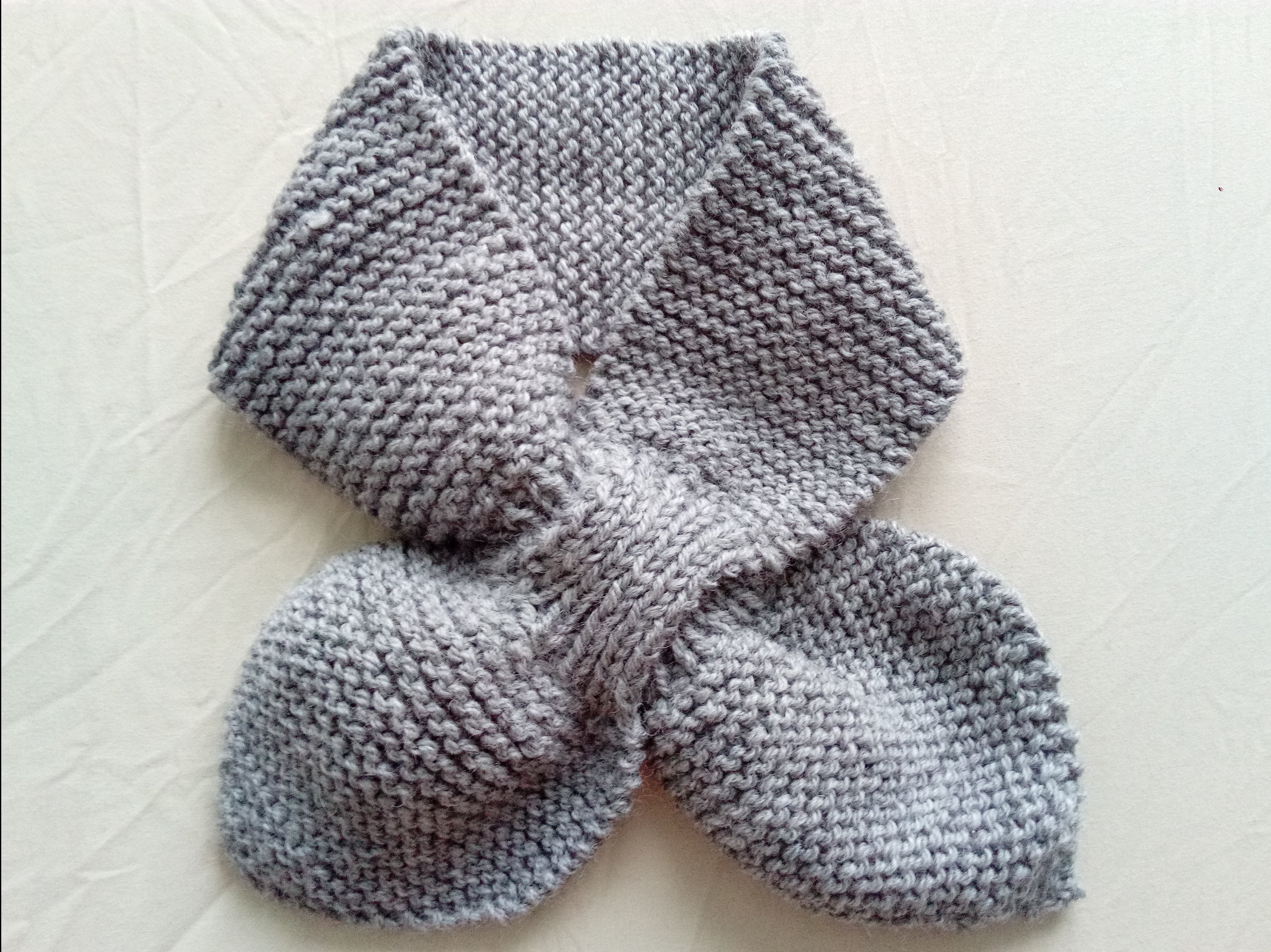grey bow-knit scarf